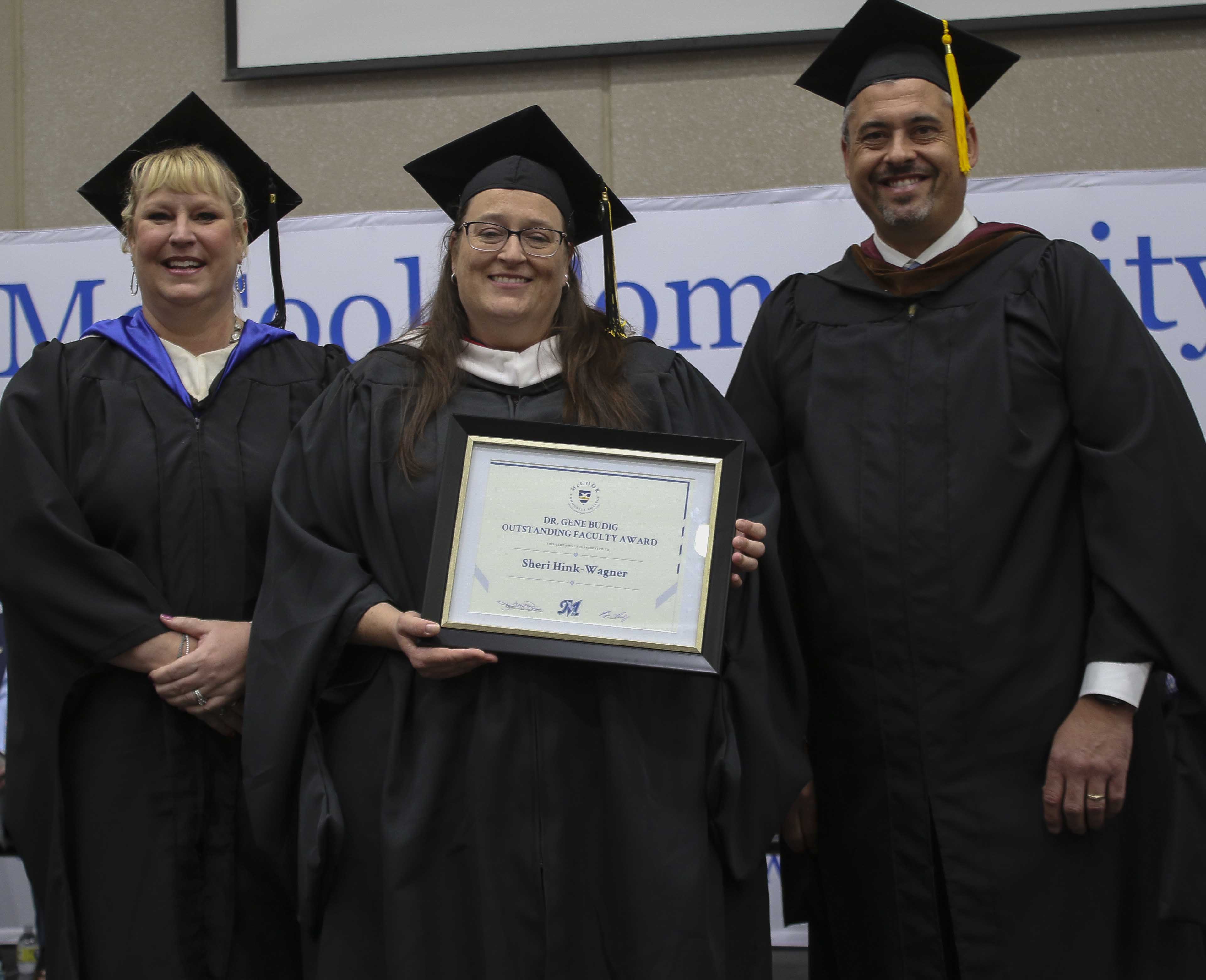 Sheri Hink-Wagner (center) wins 2022 winner of the Gene Budig Outstanding Faculty Award.